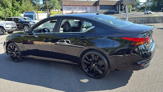 2022 Nissan Altima SR