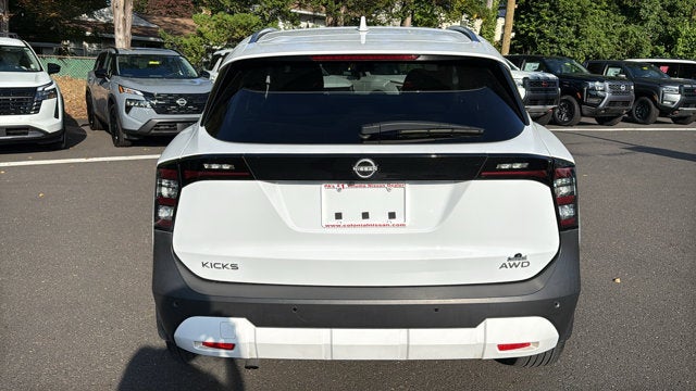 2025 Nissan Kicks SV