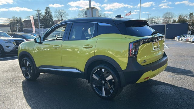 2025 Nissan Kicks SR