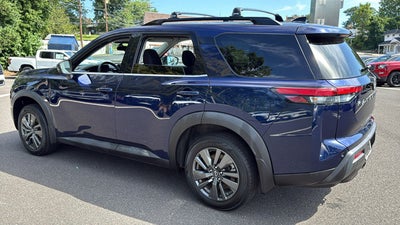 2022 Nissan Pathfinder SV