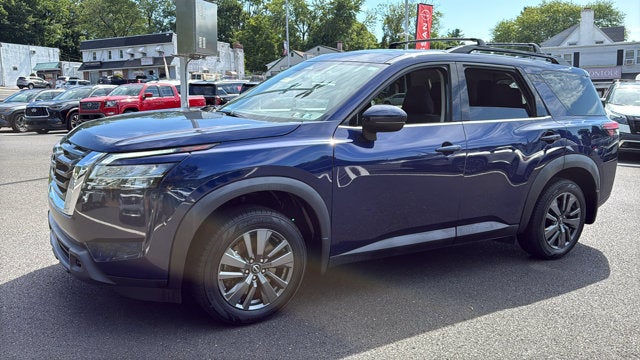 2022 Nissan Pathfinder SV