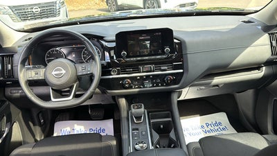 2022 Nissan Pathfinder SV