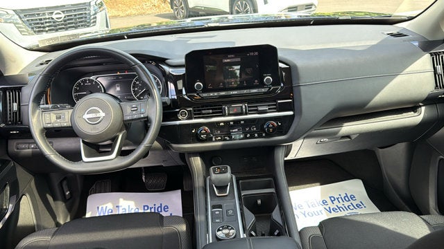 2022 Nissan Pathfinder SV