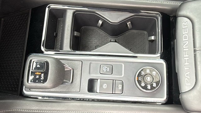 2023 Nissan Pathfinder SV