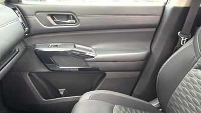 2023 Nissan Pathfinder SV