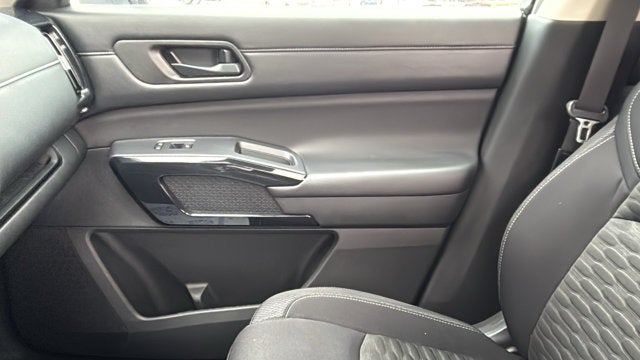 2023 Nissan Pathfinder SV
