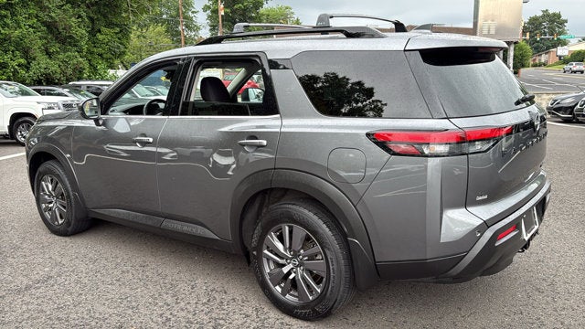 2023 Nissan Pathfinder SV