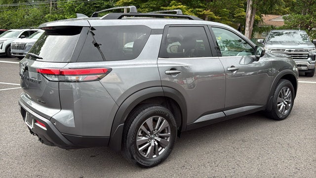 2023 Nissan Pathfinder SV