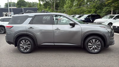 2023 Nissan Pathfinder SV