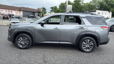 2023 Nissan Pathfinder SV