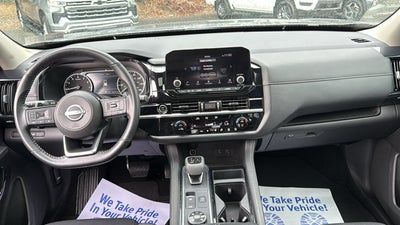 2023 Nissan Pathfinder SV