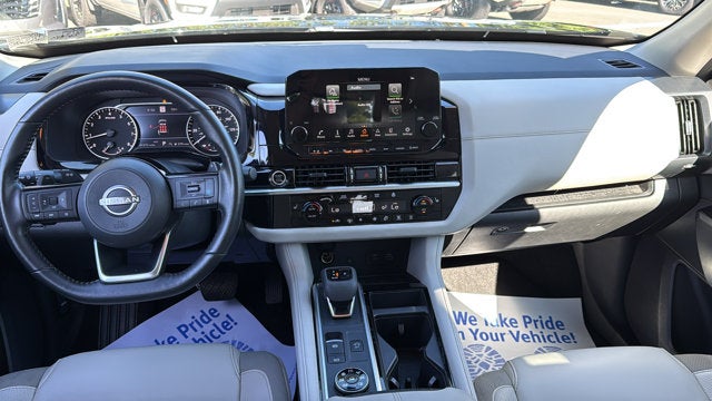 2024 Nissan Pathfinder SL