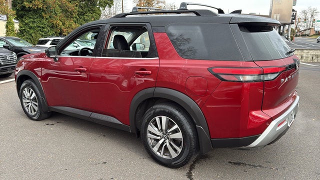 2022 Nissan Pathfinder SL