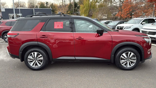 2022 Nissan Pathfinder SL