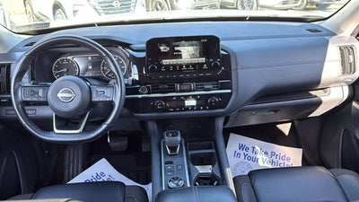 2023 Nissan Pathfinder SL