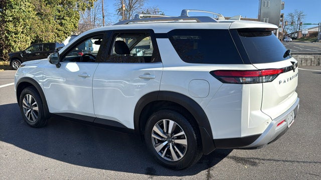 2022 Nissan Pathfinder SL