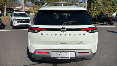 2022 Nissan Pathfinder SL