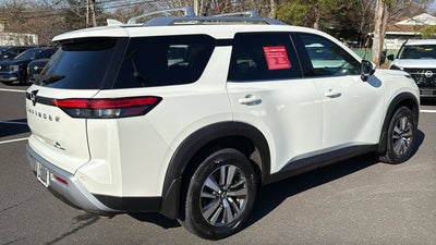 2022 Nissan Pathfinder SL
