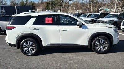 2022 Nissan Pathfinder SL