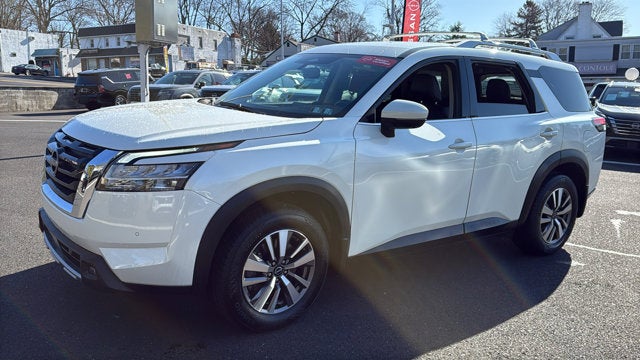 2022 Nissan Pathfinder SL