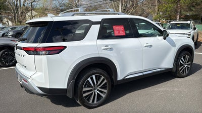 2025 Nissan Pathfinder Platinum