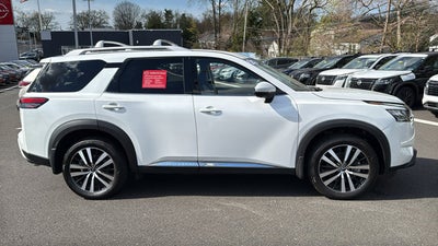 2025 Nissan Pathfinder Platinum