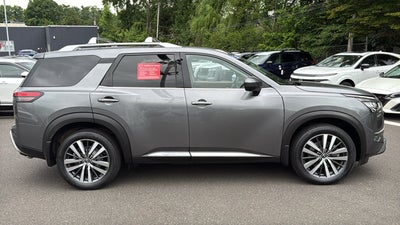 2022 Nissan Pathfinder Platinum