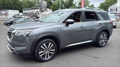 2022 Nissan Pathfinder Platinum