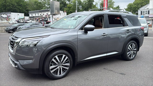 2022 Nissan Pathfinder Platinum