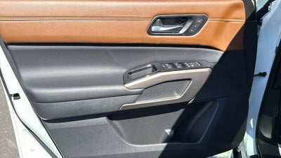 2024 Nissan Pathfinder Platinum