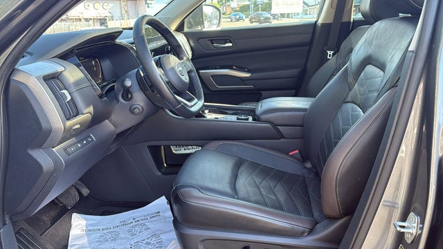 2022 Nissan Pathfinder Platinum